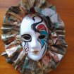 Petit masque de venise a accroché