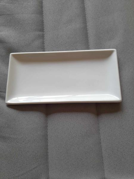 Petit plateau rectangulaire ap&eacute;ritif en c&eacute;ramique
