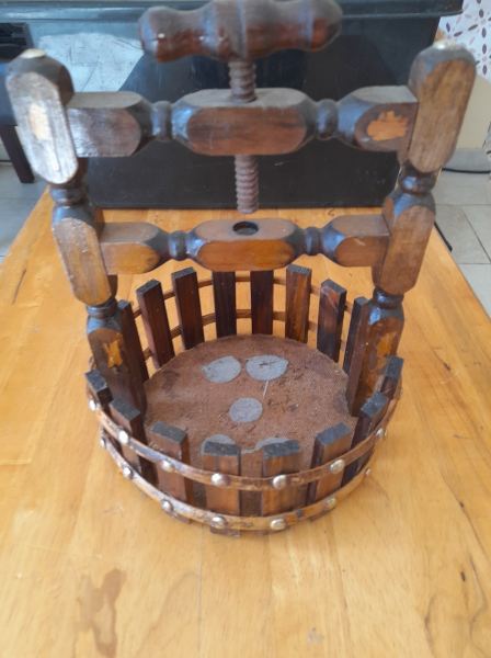 Petit pressoir en bois- d&eacute;coration