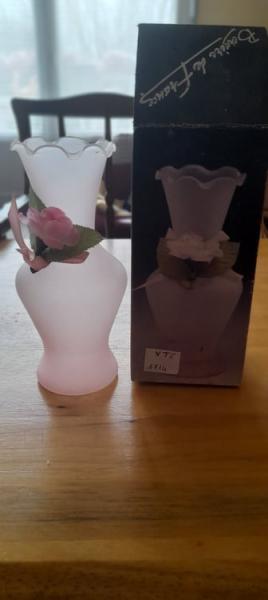 Petit vase en verre berg&egrave;re de france