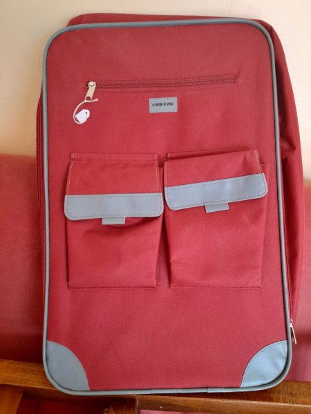 Annonce Petite valise souple &agrave; roulette