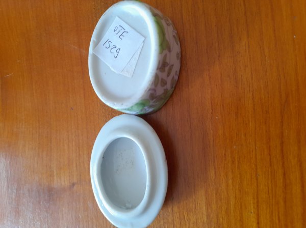 Vente Petits piluliers oval en c&eacute;ramique