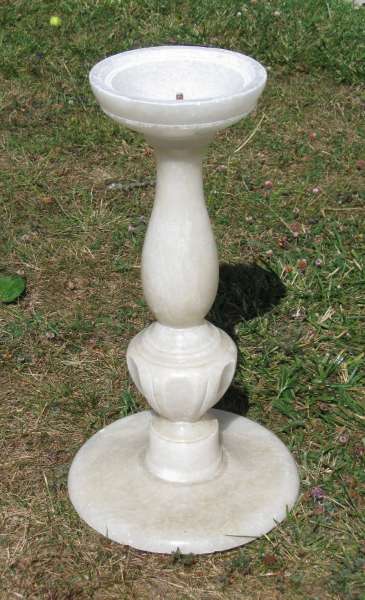 Pied de guéridon en albâtre