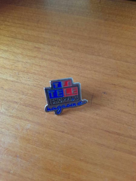 Pin's tf1 t&eacute;l&eacute; shopping magazine