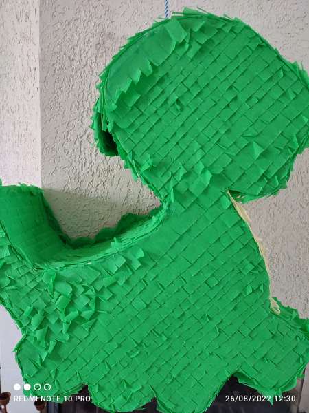 Vente Pinata dinosaure h50xp10xl40 neuf fait main