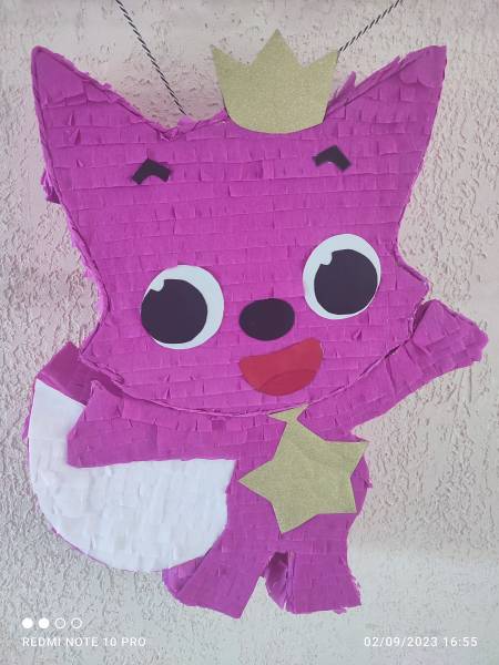 Annonce Pinata pinkfong fait main neuf h47xp10xl28