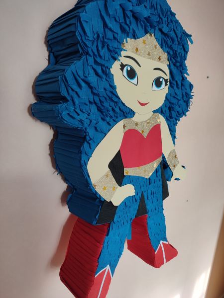 Vente Pinata wonder woman fait main neuf