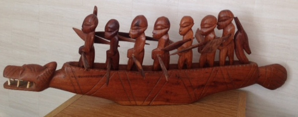 Pirogue et piroguiers sculptures en bois