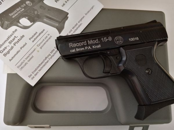 Rare pistolet &agrave; blanc record