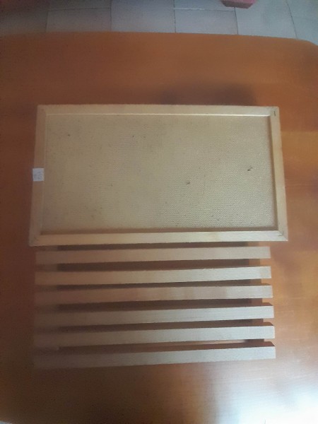 Planche à découper a pain avec réservoir de miette pas cher