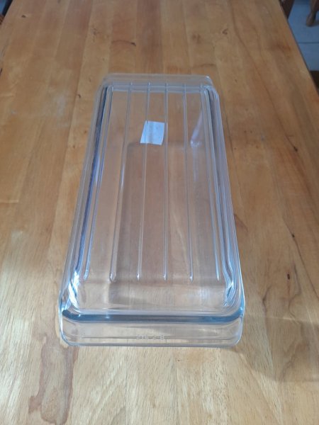 Plat en verre pirex  avec couvercle