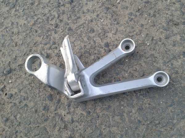 Platine arri&eacute;re droite suzuki 650 svs 2007 pas cher