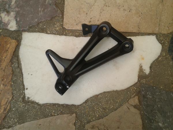 Platine arriére droite yamaha 900 mt09 2018