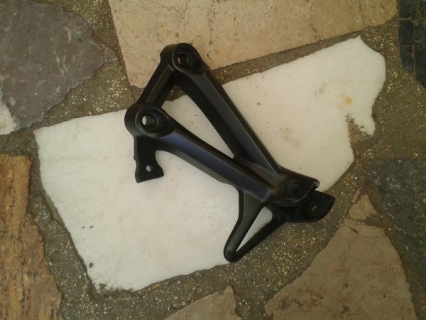 Platine arriére droite yamaha 900 mt09 2018 pas cher