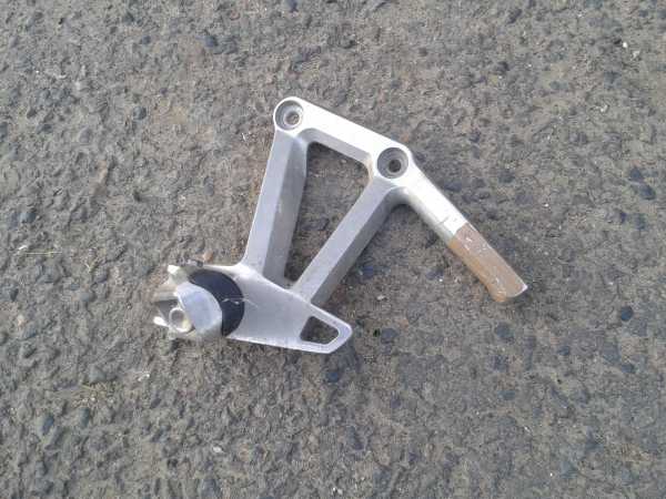 Vente Platine arri&eacute;re gauche yamaha fz6s 2005