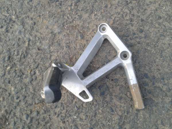 Platine arri&eacute;re gauche yamaha fz6s 2005 pas cher