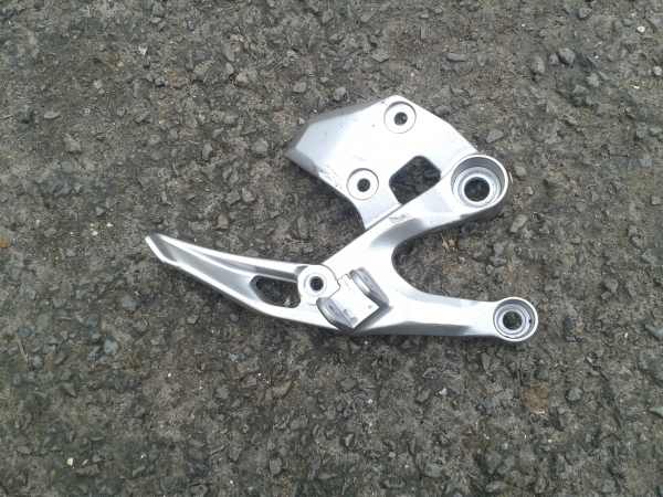 Annonce Platine avant droite yamaha 900 mt09 2020