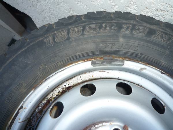 Pneus neige clout&eacute;s pas cher