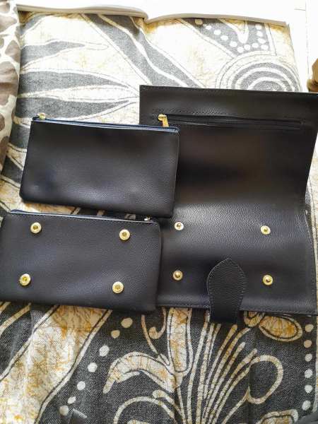 Annonce Pochette longue porte monnaie cuir - hy