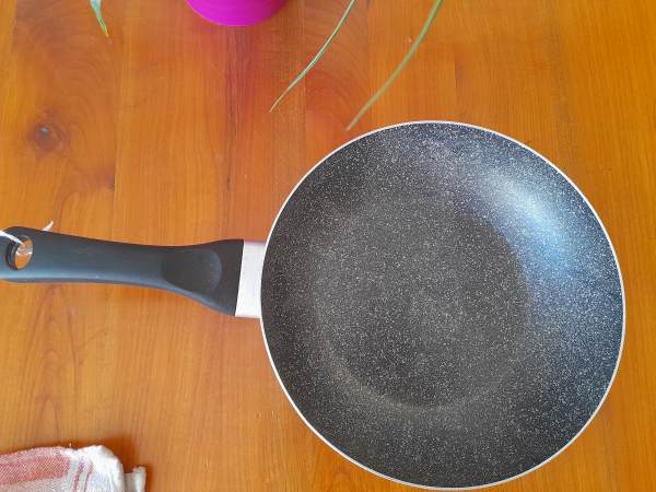 Annonce Po&egrave;le de cuisine antiderapant steel pan c&eacute;ramic