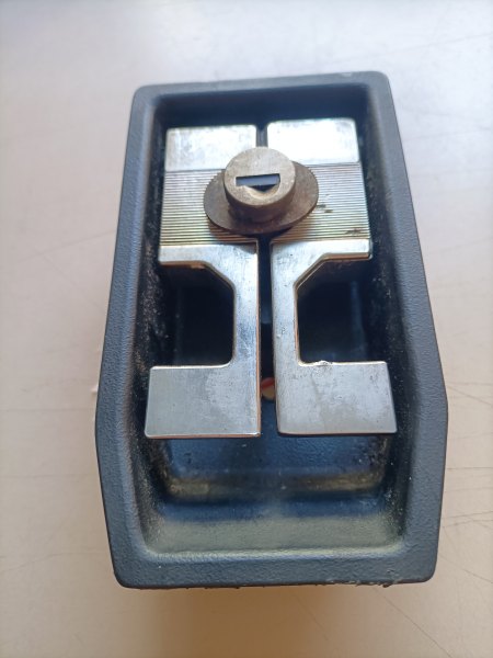 Poignée d'ouverture de capot pour maserati khamsin