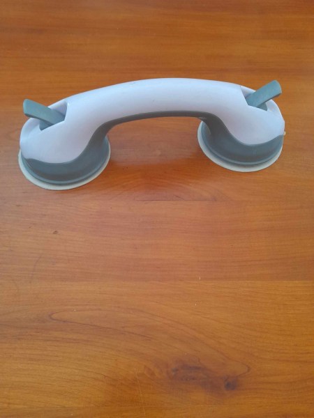 Annonce Poign&eacute;e de soutien bain universelle &agrave; ventouses