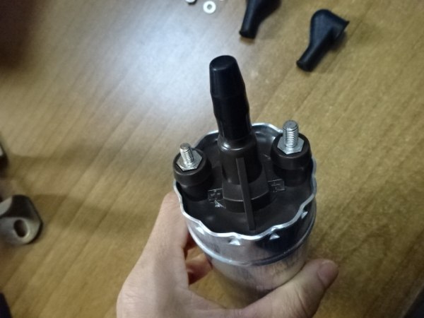 Annonce Pompe &agrave; essence lamborghini diablo et murcielago