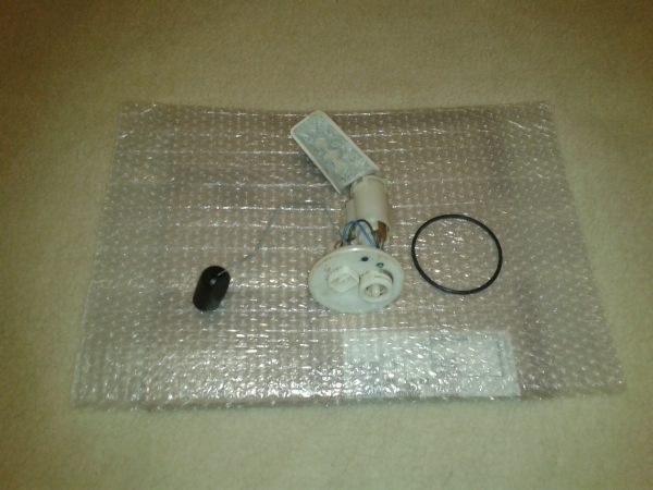 Pompe a éssence suzuki 125 sixteen 2012