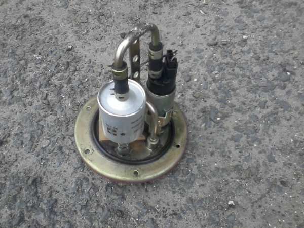 Pompe a &eacute;ssence triumph 600 tt 2001