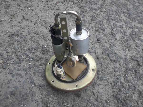 Vente Pompe a &eacute;ssence triumph 600 tt 2001