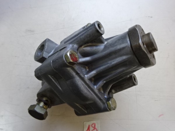 Pompe de direction hydraulique ferrari 550, f575,