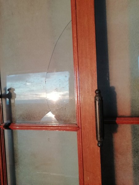 Porte ancienne en ch&ecirc;ne et laiton pas cher