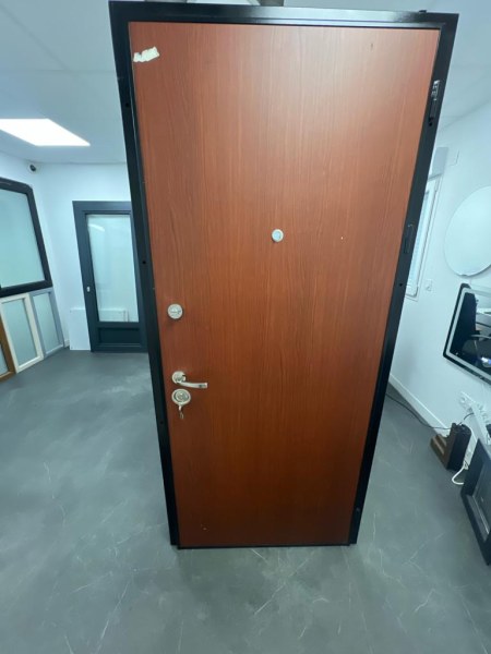 Porte blindée en acier disponible sur saint-chamon pas cher