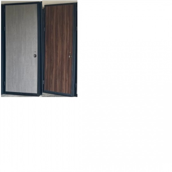 Porte blind&eacute;e en stock