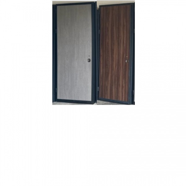 Porte blind&eacute;e en stock