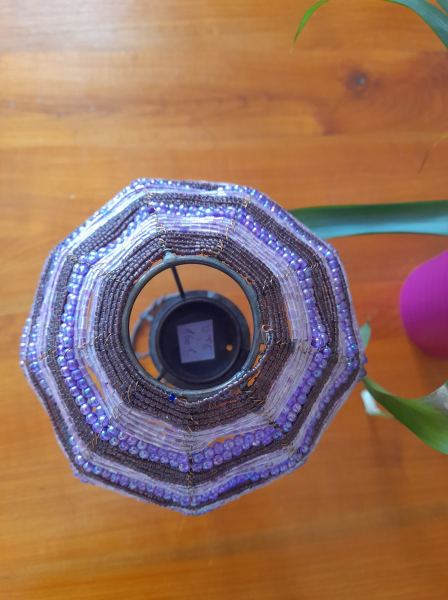 Vente Porte-bougie perlé en métal forme lampe de chevet