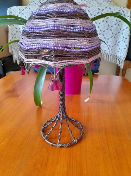 Porte-bougie perl&eacute; en m&eacute;tal forme lampe de chevet