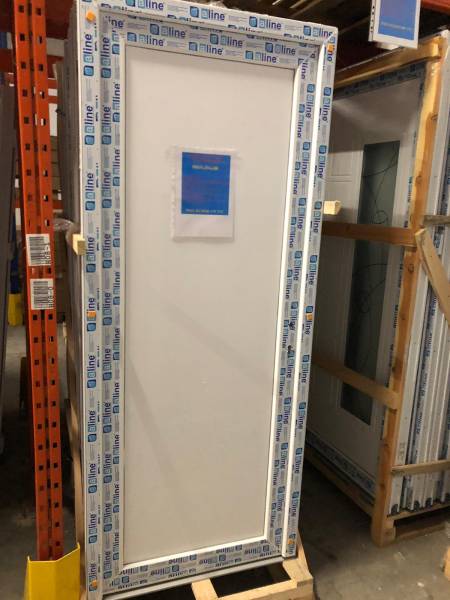 Porte d'entr&eacute;e en stock