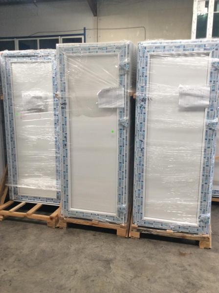 Porte d'entr&eacute;e en stock pas cher