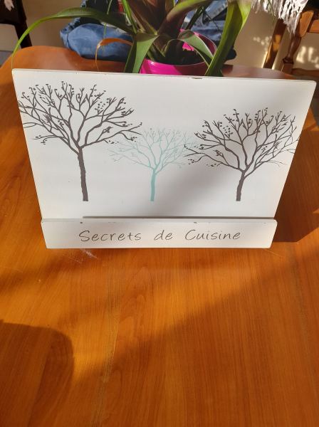 Porte livre de cuisine sur pied en bois