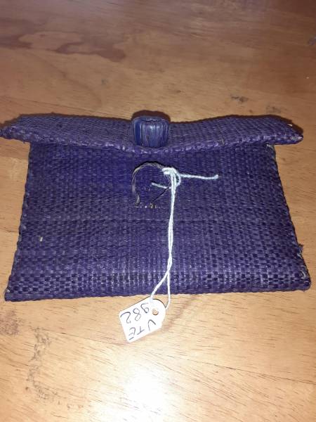 Porte monnaie en paille tiss&eacute;e