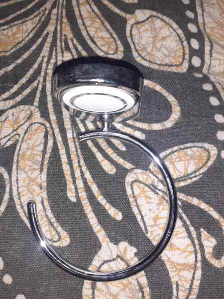 Annonce Porte serviette salle de bain - anneau