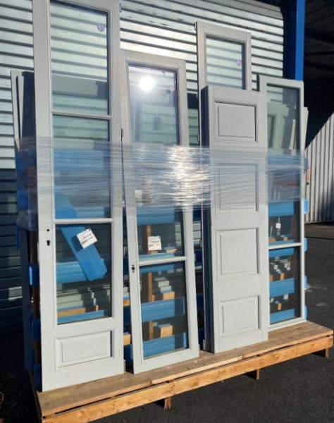 Annonce Portes-fen&ecirc;tres avec chassis fixes de la rosa