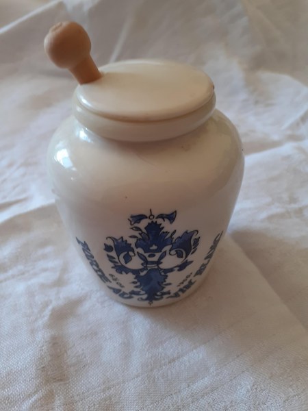 Pot &agrave; moutarde en c&eacute;ramique avec sa cuill&egrave;re