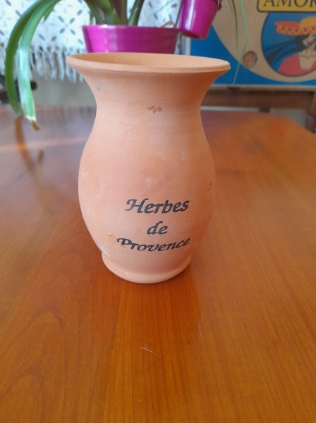 Pot de cuisine en terre cuite herbe de provence
