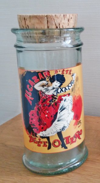 Pot en verre d&eacute;cor&eacute;