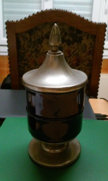 Pot &eacute;tain et faience et autres pot et coupe en lot