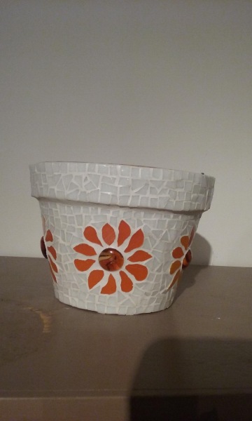 Pot fleurs orange en mosaique