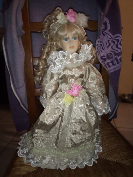 Poup&eacute;e de porcelaine n&deg;2