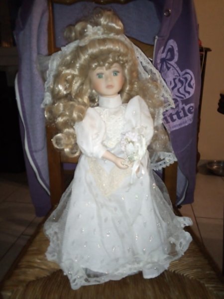 Poup&eacute;e de porcelaine n&deg;3